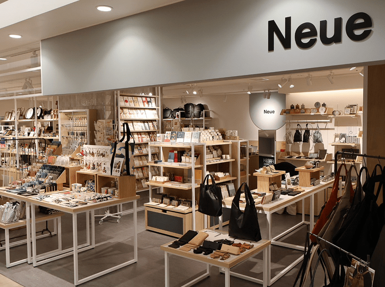 Neue アミュエスト博多店 様