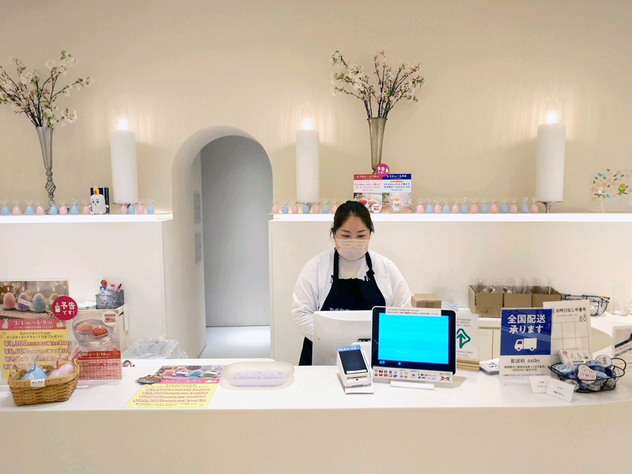 ローソクタウンストア内のレジの様子